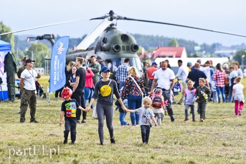 Atrakcje na ziemi i w powietrzu, czyli festyn na lotnisku