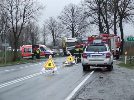Autobus staranował cinquecento