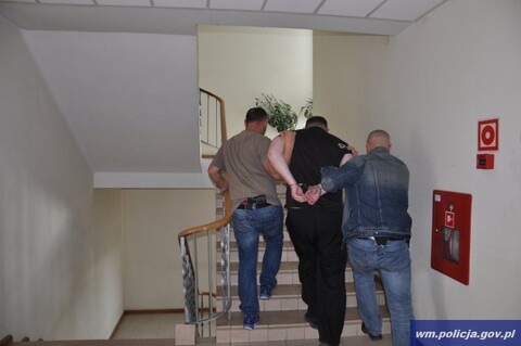 Poszukiwany za napad z bronią wpadł pod Elblągiem
