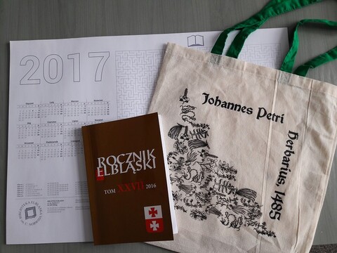 Biblioteka: oni wygrali najnowszy Rocznik Elbląski, torbę i kalendarz
