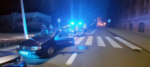 Był kompletnie pijany, uderzył w radiowóz