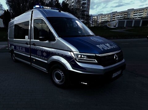 Był pod wpływem, uciekał przed policją i... uderzył w inne auto