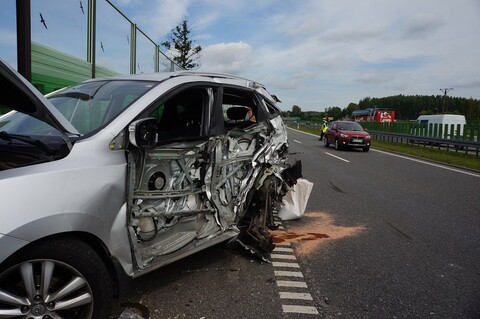 Ciężarówką zahaczył o stojące na siódemce auto