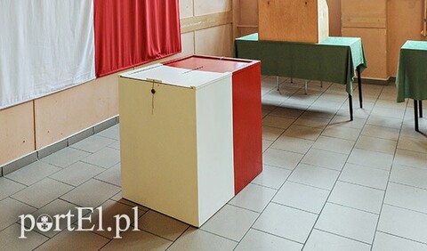 Cisza wyborcza przedłużona. Sondaże poznamy o 22.30