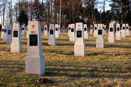 Cmentarz wojenny pod opieką
