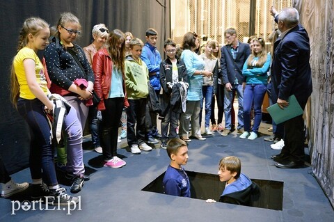 Co skrywają kulisy teatru?