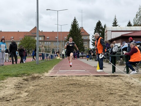 Czwartkowa zabawa z lekkoatletyką