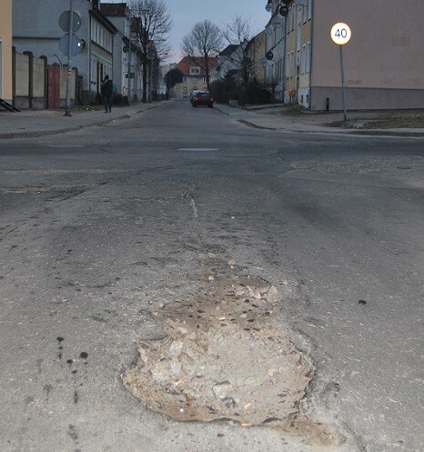 Czy ruszają jeszcze kogoś dziury?