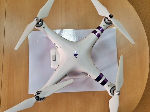 Czyj to dron?