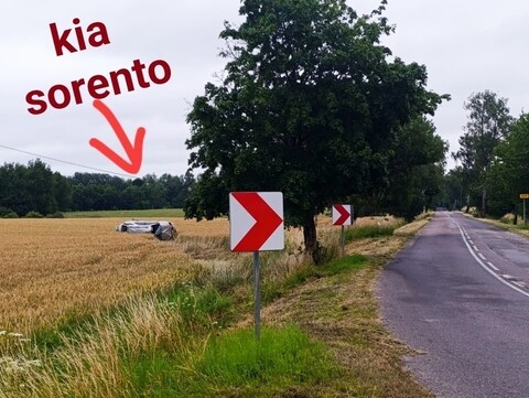 Dachował kią, miał dwa promile