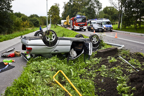 Dachował mercedesem na Fromborskiej