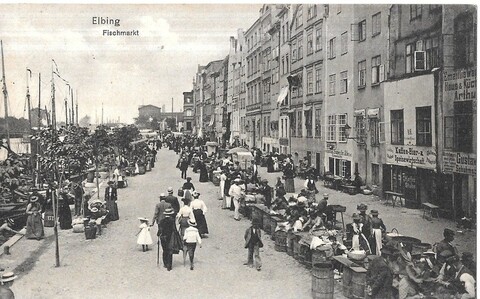 Dawno temu w Elblągu... odbył się bazar na cele charytatywne