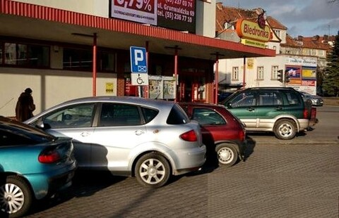 Dla kogo są te miejsca parkingowe?