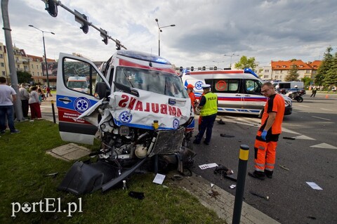Śmiertelny wypadek na skrzyżowaniu. Oskarżony kierowca karetki
