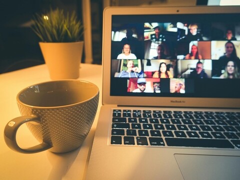 Edukacja i biznes w jednym.  Dlaczego warto organizować webinary dla swoich klientów?