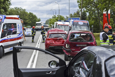 Efekt domina w wypadku. Cztery osoby ranne