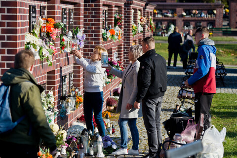 Elblążanie odwiedzają groby bliskich