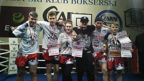Elblążanie z workiem medali