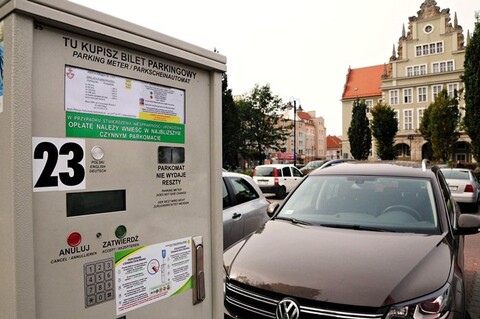Fałszywy parkingowy odpracuje swoją winę