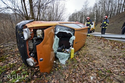 Fiat na boku, kierowca zasłabł