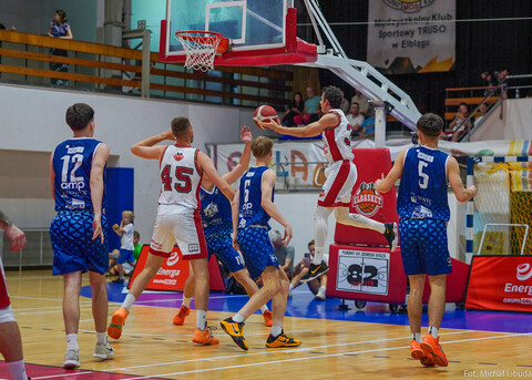 Gniezno niezdobyte przez koszykarzy