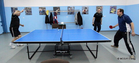 Grały amatorskie drużyny (tenis stołowy)