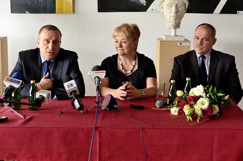 Grzegorz Schetyna przekonuje i przypomina