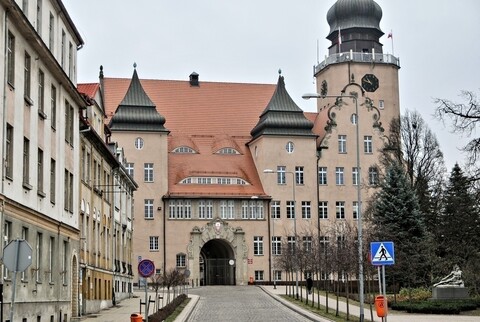 Hejnał Elbląga o 12.46. To symboliczna godzina