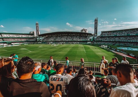 Jak Ekstraklasa buduje swoją tożsamość w oczach kibiców?