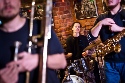 Jazzowe jam session w Krypcie