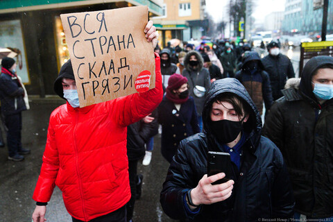 Demonstracje w Kaliningradzie: Raz, dwa, tri – Putin uchadi