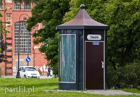 Kto zadba o miejskie szalety?