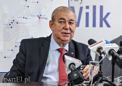 Jerzy Wilk gratuluje zwycięzcy i deklaruje współpracę