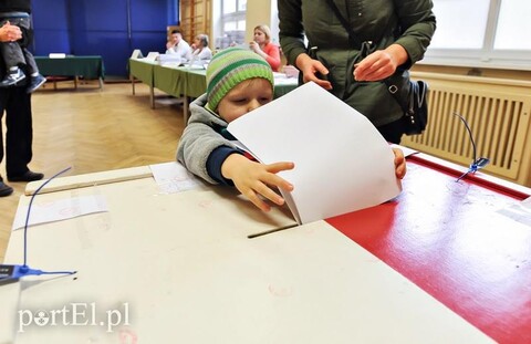 Jest spokojnie, głosujących całkiem sporo