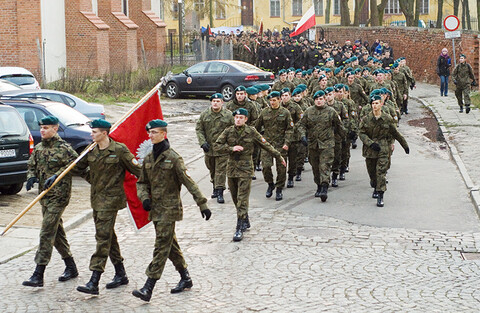 Podchorążowie wyszli na ulice Elbląga
