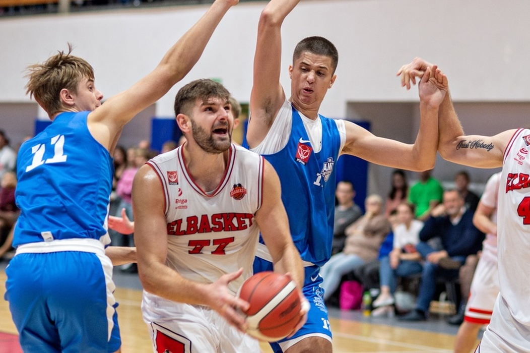 Elbasket grał ambitnie, ale w dogrywce zabrakło punktów