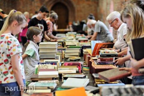 Do biblioteki warto chodzić nocą