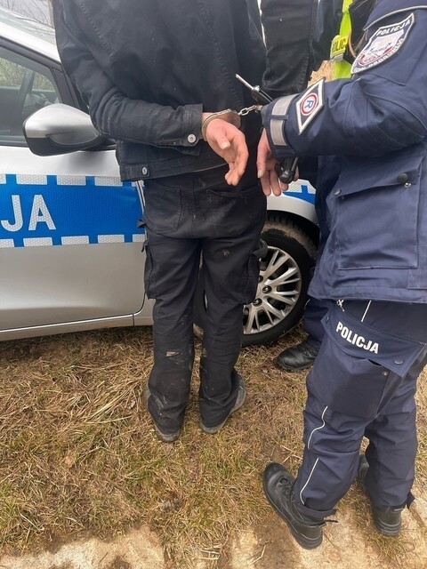 Kierowca nie zatrzymał się do kontroli. Policja użyła broni