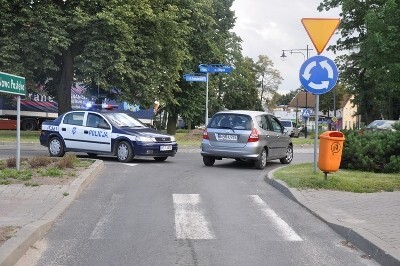 Trzylatek pod kołami samochodu