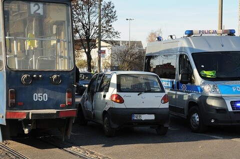 Kolizja matiza z tramwajem