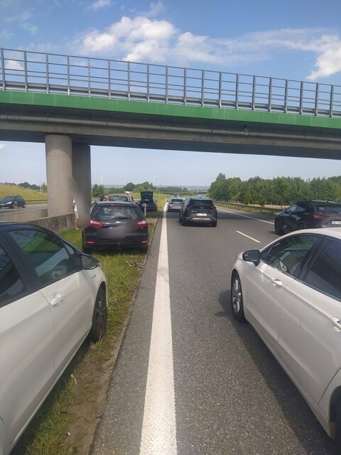 Kolizje na S7, policja apeluje o ostrożność