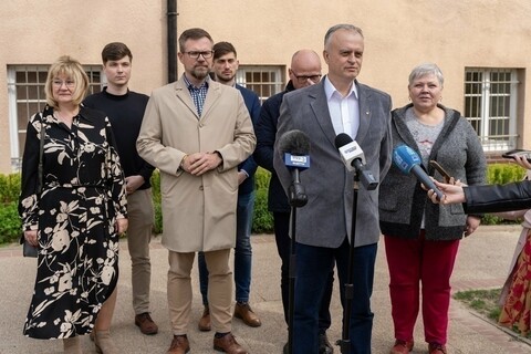 PiS o władzy absolutnej, likwidacji szkół i testosteronie u młodych panów