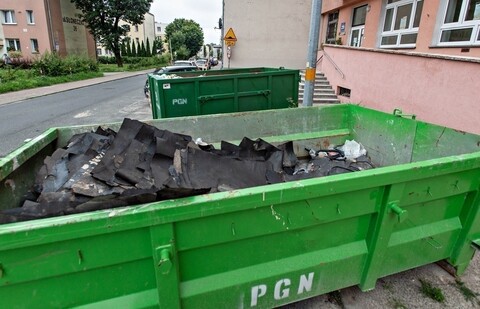 „Śmierdzi tak, że okna nie można otworzyć”