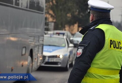 Kontrola autokaru przed wycieczką