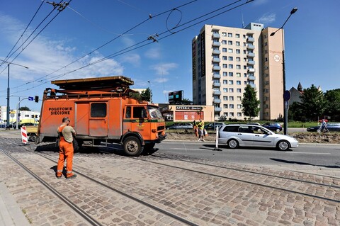 Koparką uszkodził trakcję, awaria szybko usunięta