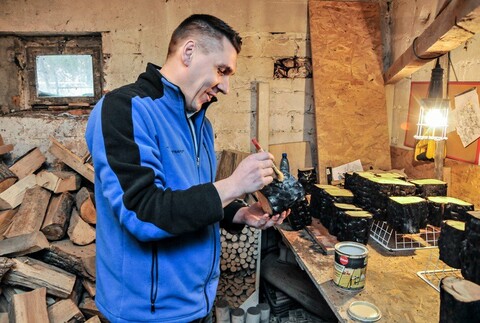 Hobby wprost ze spalonego drewna (Elblążanie z pasją, odc. 32)