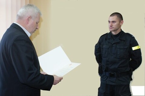 Policjant nagrodzony za uratowanie życia tonącemu