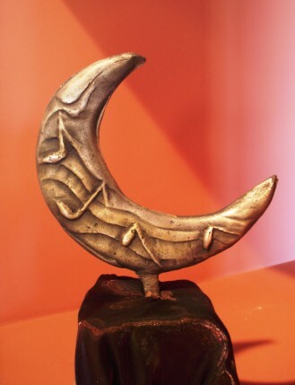 Księżycowa statuetka