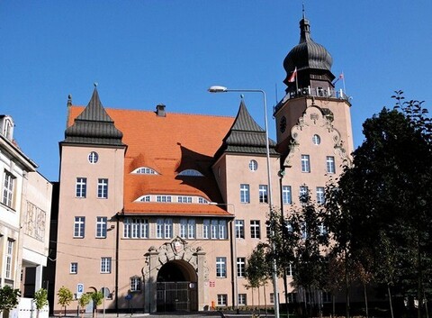 Departamenty czekają na dyrektorów