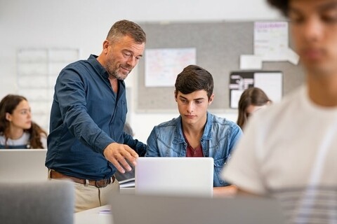 Które certyfikaty, kursy i szkolenia warto umieścić w CV?